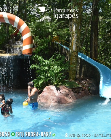 Crianças e adultos se divertem na piscina do Parque dos Igarapés, espaço ideal para lazer em família em Belém do Pará.