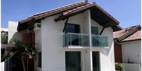 Fachada da casa em Salinas no Condomínio Cabanas Beach