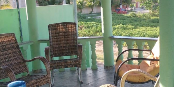 Casa para temporada em Salinas com piscina e estrutura para grupos.