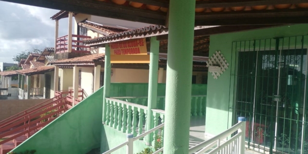 Casa de temporada em Salinas com piscina e quartos confortáveis.