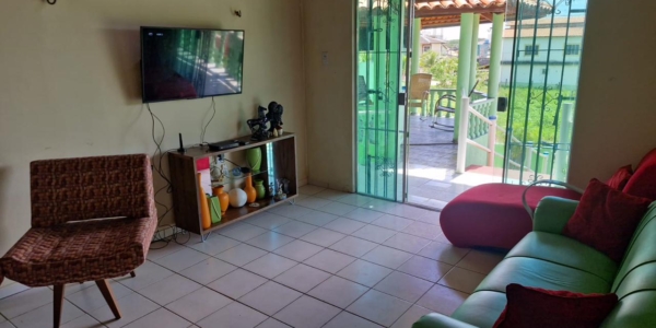 Casa econômica em Salinas com piscina e boa localização.