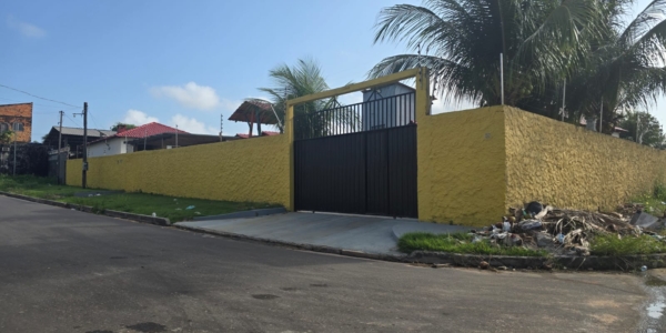 Casa para alugar em Salinas com 7 quartos, acomoda até 30 pessoas, com piscina e estrutura confortável para grupos grandes