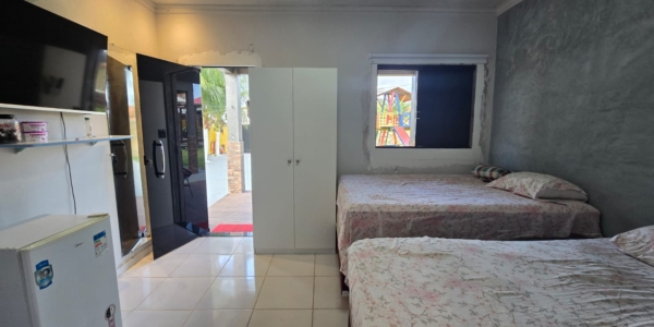 Casa para alugar em Salinas ideal para grupos, com 7 quartos, piscina e conforto para acomodar até 30 pessoas