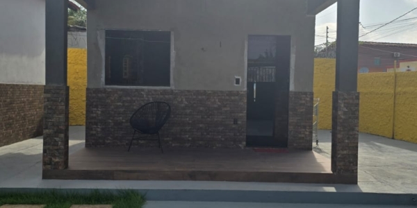 Casa para temporada em Salinas com 7 quartos, piscina, ambiente confortável e capacidade para acomodar até 30 pessoas.