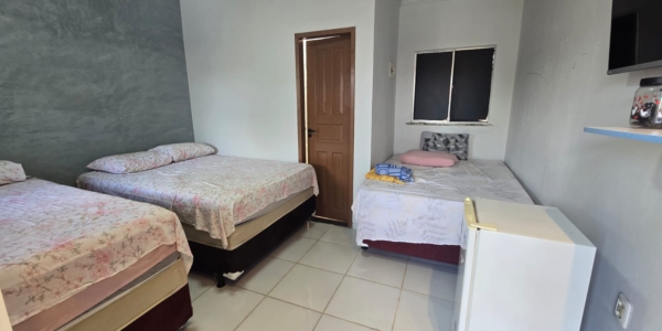 Casa para alugar em Salinas ideal para grupos, com 7 quartos, piscina e conforto para acomodar até 30 pessoas.