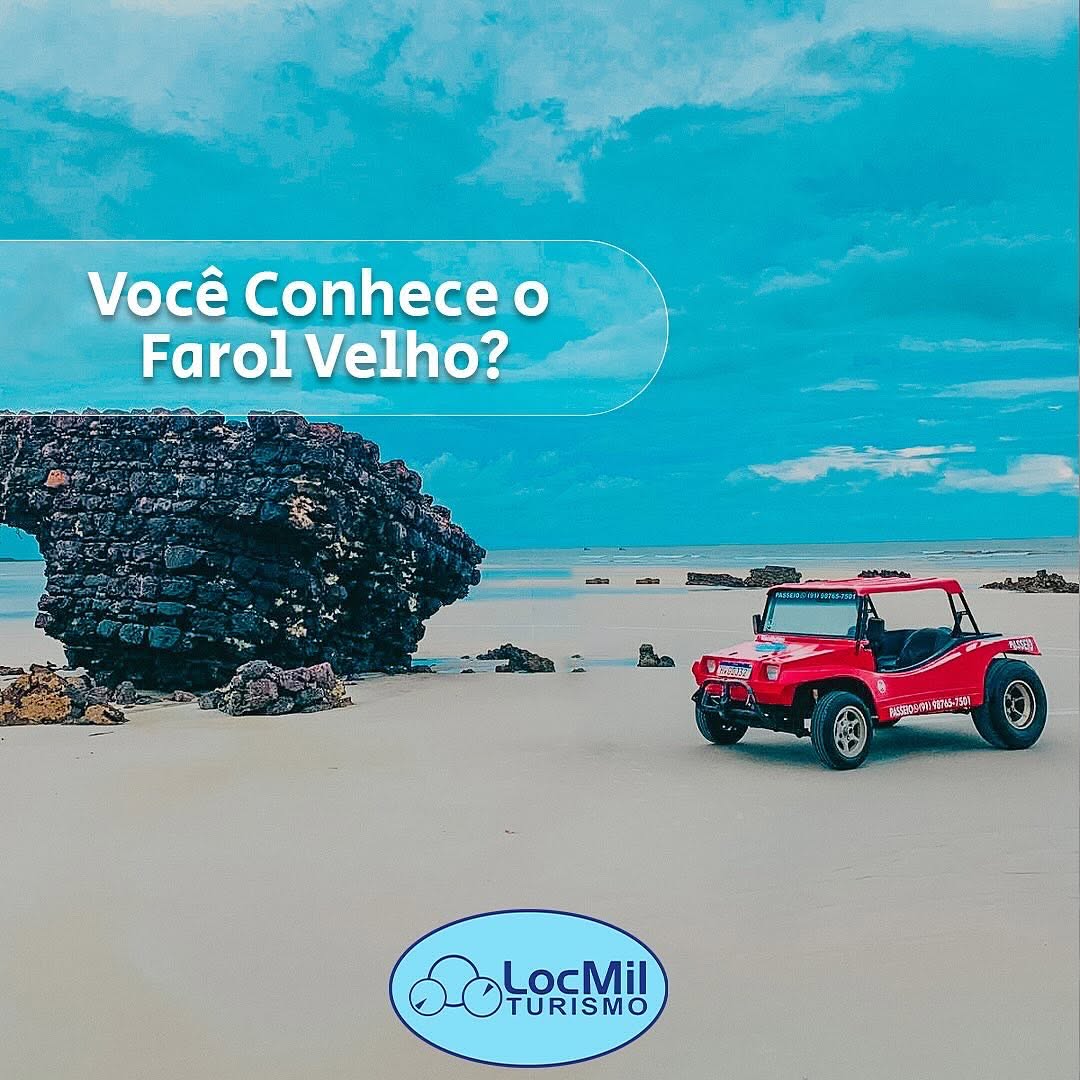 Roteiros em Salinas: Conheça a Praia do Farol Velho e sua Tranquilidade Roteiros em Salinas mostrando a orla da Praia do Farol Velho com suas águas calmas, areia clara e a arquitetura das casas de veraneio ao fundo.