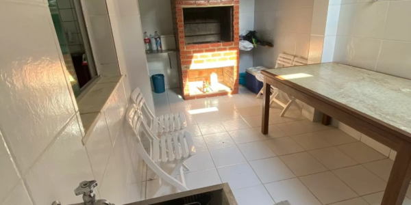 Espaço gourmet com churrasqueira em casa para alugar em Salinas Atalaia no Condomínio Cabana Beach para 10 pessoa