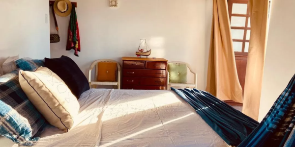 Quarto amplo sendo uma das 3 suítes climatizadas da casa para alugar em Salinas no Atalaia