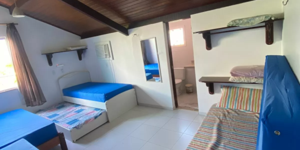 Suíte climatizada e confortável em casa para alugar em Salinas Atalaia no Condomínio Cabana Beach.