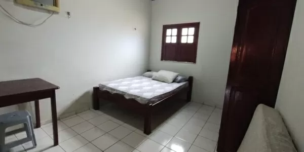 Quarto suíte master com ar-condicionado em casa de aluguel para temporada em Salinas.
