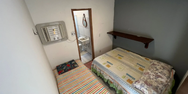 Quarto de casal amplo na casa para alugar em Salinas Atalaia no Condomínio Cabana Beach.