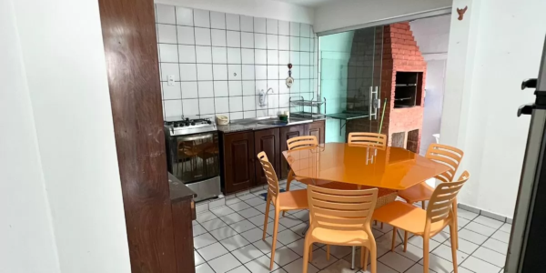 Espaço gourmet com churrasqueira na casa para alugar em Salinas Atalaia no Condomínio Cabana Beach